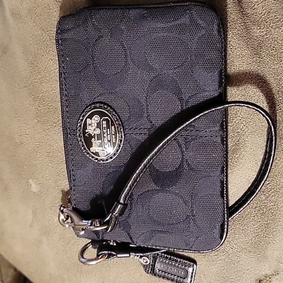 Coach Retail Wristlet - Picture 1 of 3